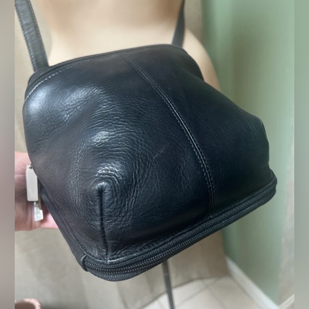 HOBO International Travel Black Leather Bucket Pouch Crossbody Purse VINTAGE